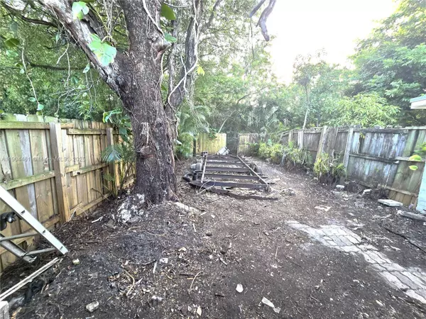 2211 NW 55th Ter, Lauderhill, FL 33313