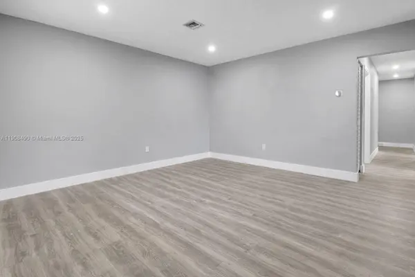 643-645 NE 149th St, Miami, FL 33161