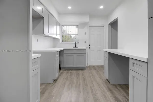 643-645 NE 149th St, Miami, FL 33161