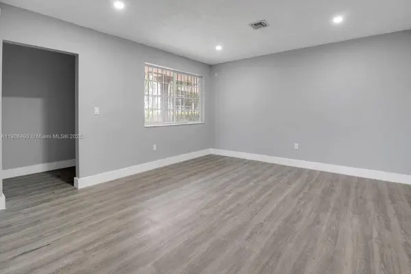 643-645 NE 149th St, Miami, FL 33161