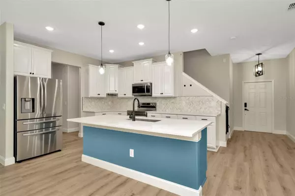 28516 TRANQUIL LAKE CIR, Wesley Chapel, FL 33543