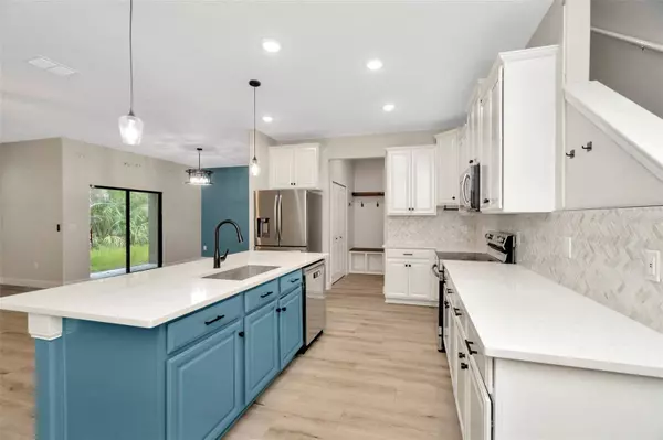 28516 TRANQUIL LAKE CIR, Wesley Chapel, FL 33543