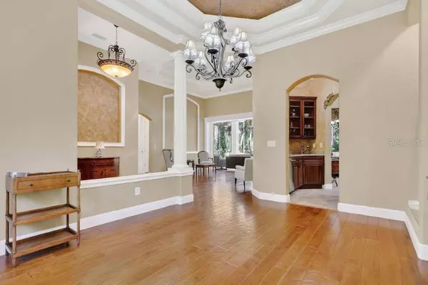 1955 HILLCREST OAK DR, Deland, FL 32720