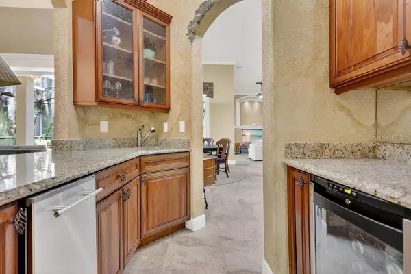 1955 HILLCREST OAK DR, Deland, FL 32720