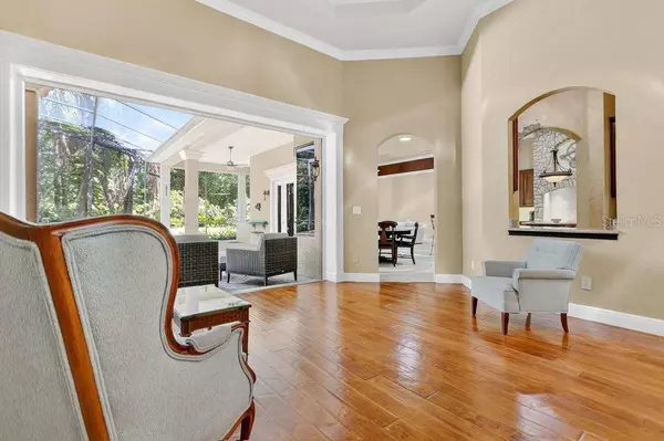 1955 HILLCREST OAK DR, Deland, FL 32720