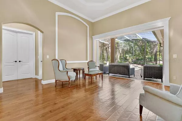 1955 HILLCREST OAK DR, Deland, FL 32720