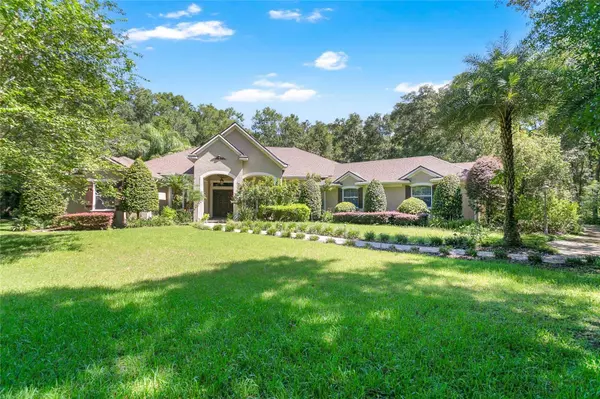 1955 HILLCREST OAK DR, Deland, FL 32720