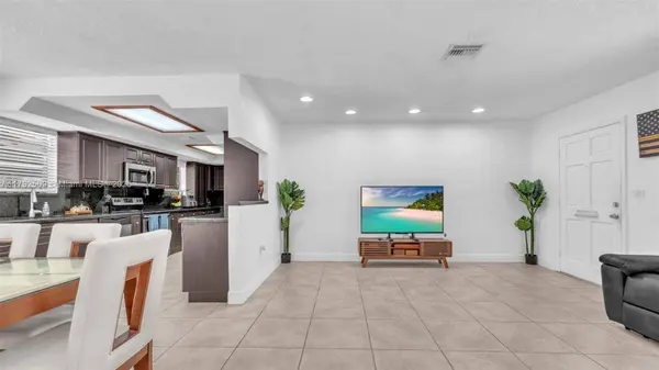 19241 SW 93rd Rd, Cutler Bay, FL 33157