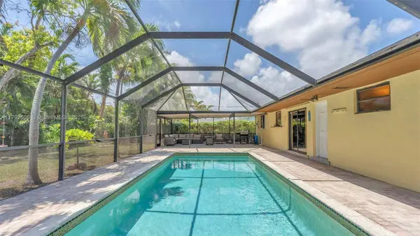 19241 SW 93rd Rd, Cutler Bay, FL 33157