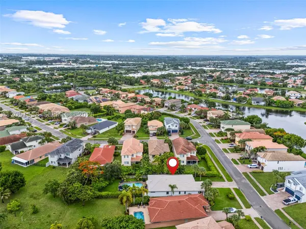 135 Catania Way, Royal Palm Beach, FL 33411