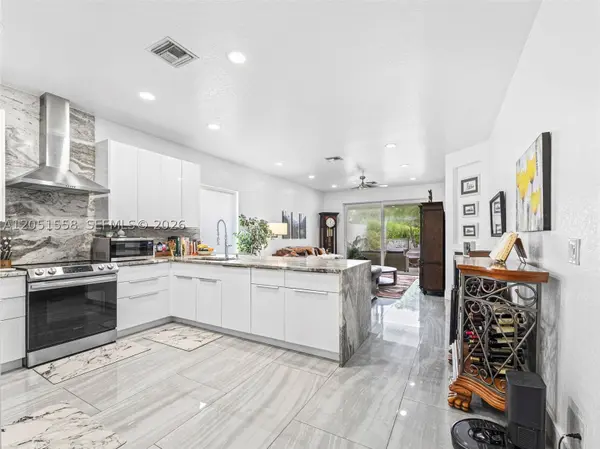 135 Catania Way, Royal Palm Beach, FL 33411