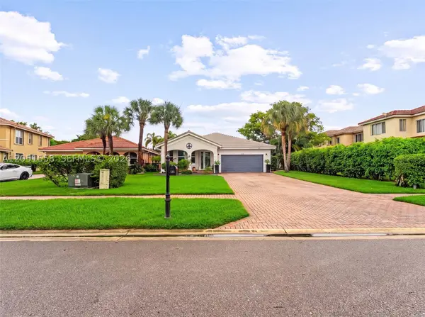 135 Catania Way, Royal Palm Beach, FL 33411