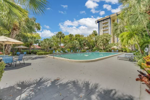 801 NW 47th Ave #118W, Miami, FL 33126-2110