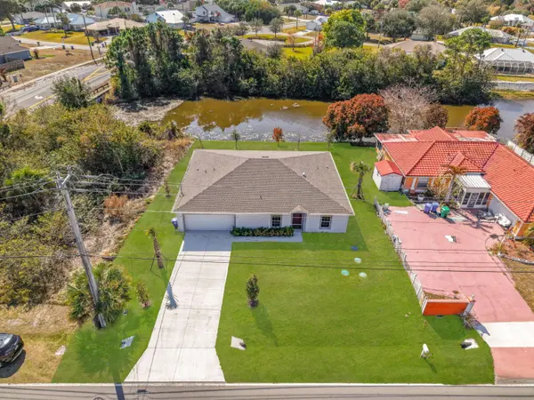 1390 Schumann DR