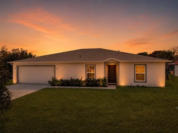 1390 Schumann DR, Sebastian, FL 32958