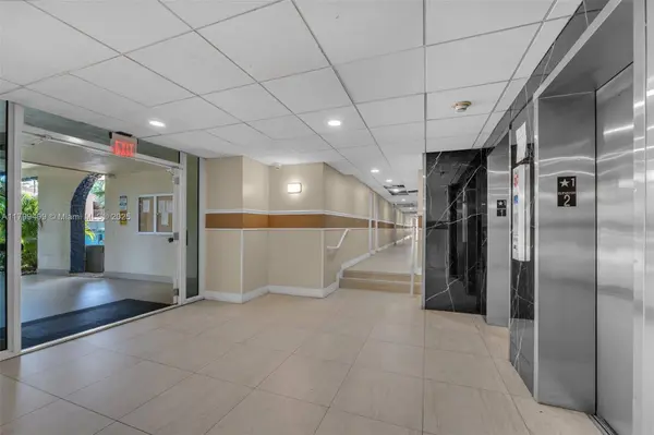 4550 NW 9th St #106E, Miami, FL 33126