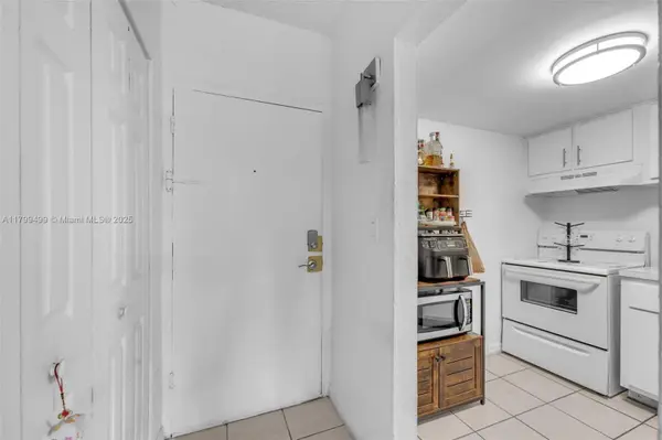 4550 NW 9th St #106E, Miami, FL 33126