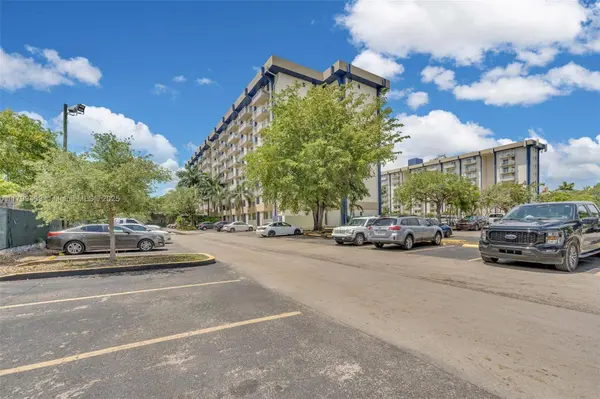 4550 NW 9th St #106E, Miami, FL 33126