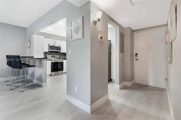 19370 Collins Ave #227, Sunny Isles Beach, FL 33160