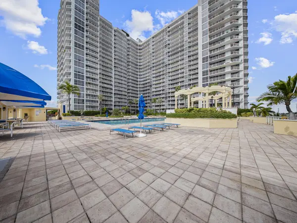 7601 E Treasure Dr #1518, North Bay Village, FL 33141-4300