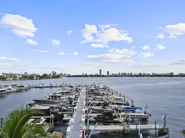 7601 E Treasure Dr #1518, North Bay Village, FL 33141-4300