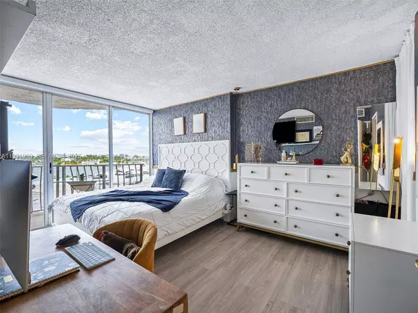 7601 E Treasure Dr #711, North Bay Village, FL 33141