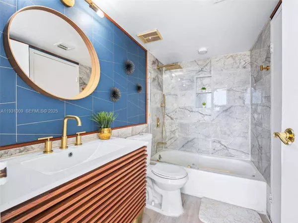 7601 E Treasure Dr #711, North Bay Village, FL 33141