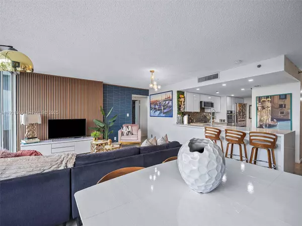 7601 E Treasure Dr #711, North Bay Village, FL 33141