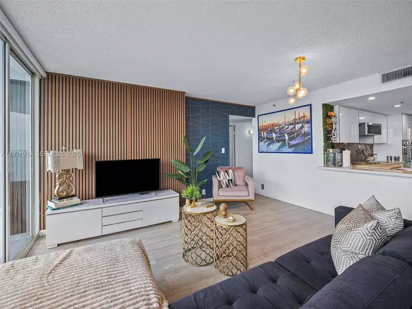 7601 E Treasure Dr #711, North Bay Village, FL 33141