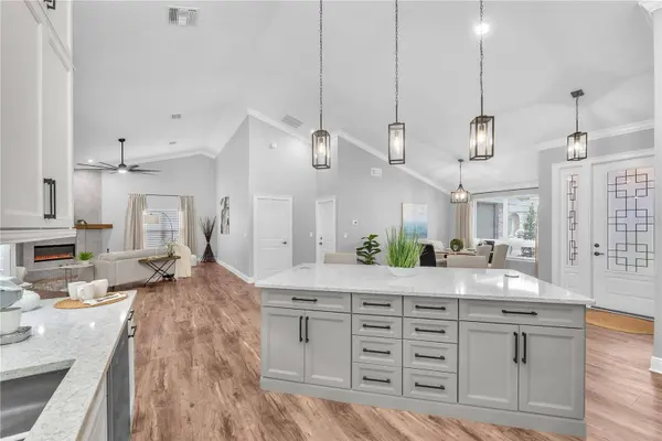 3834 COLD CREEK DR, Valrico, FL 33596