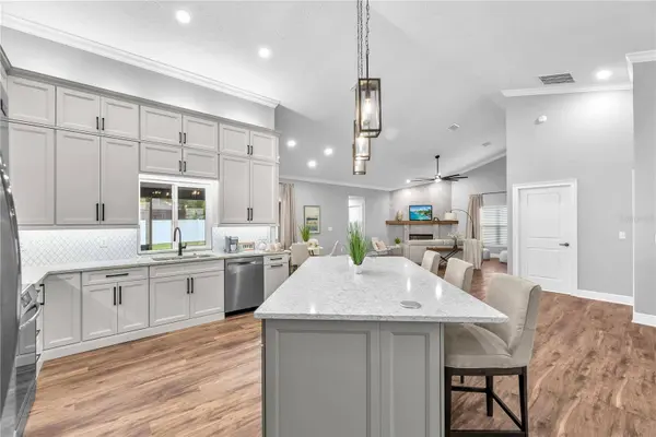 3834 COLD CREEK DR, Valrico, FL 33596