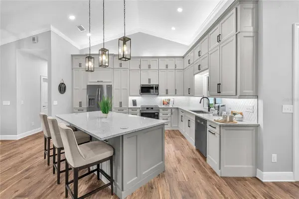 3834 COLD CREEK DR, Valrico, FL 33596