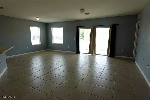 8350 Tortoise Isle CT, Lehigh Acres, FL 33972