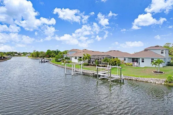 5425 WISHING ARCH DR, Apollo Beach, FL 33572