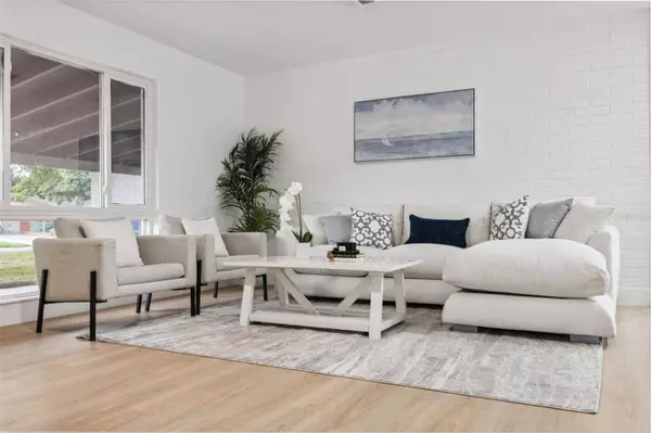 8256 LARK ST, Seminole, FL 33777