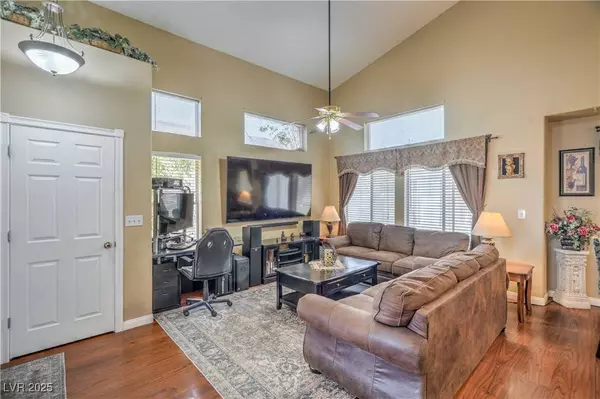 949 Adobe Flat DR, Henderson, NV 89011