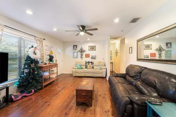 2215 WALLACE RD, Lutz, FL 33549