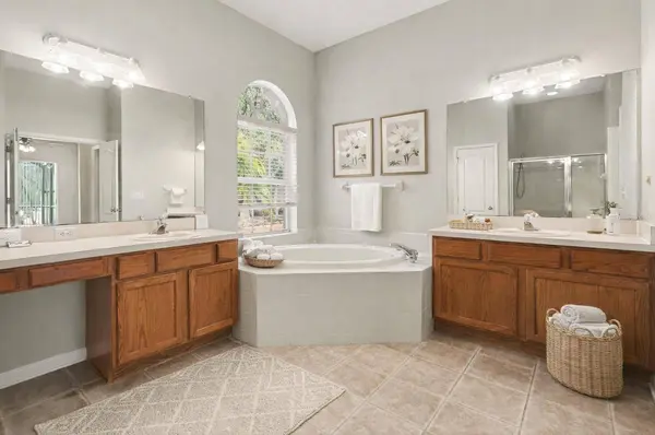 26000 RISEN STAR DR, Wesley Chapel, FL 33544