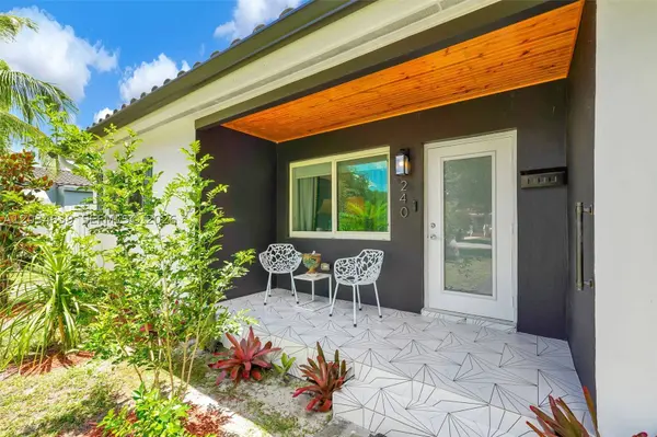 240 Nahkoda Dr, Miami Springs, FL 33166