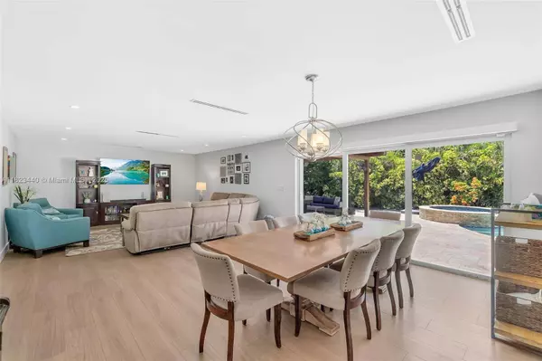 6919 Willow Ln, Miami Lakes, FL 33014