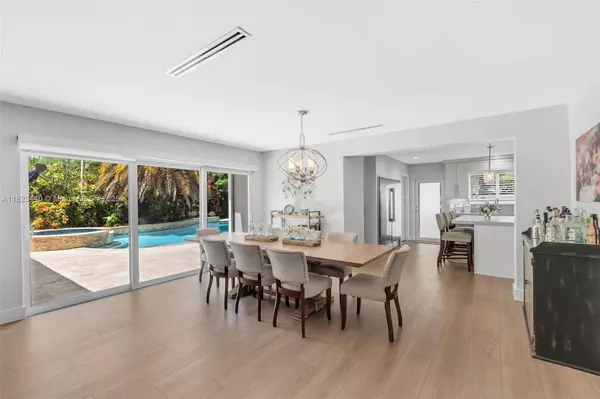 6919 Willow Ln, Miami Lakes, FL 33014