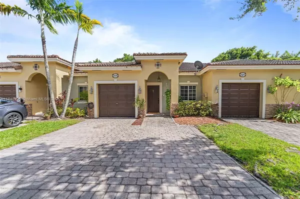 3220 NE 11th Dr, Homestead, FL 33033