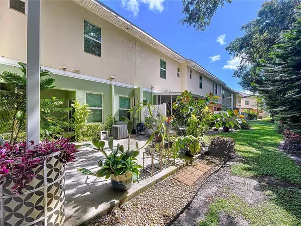 235 ALEXANDER WOODS DR, Plant City, FL 33563