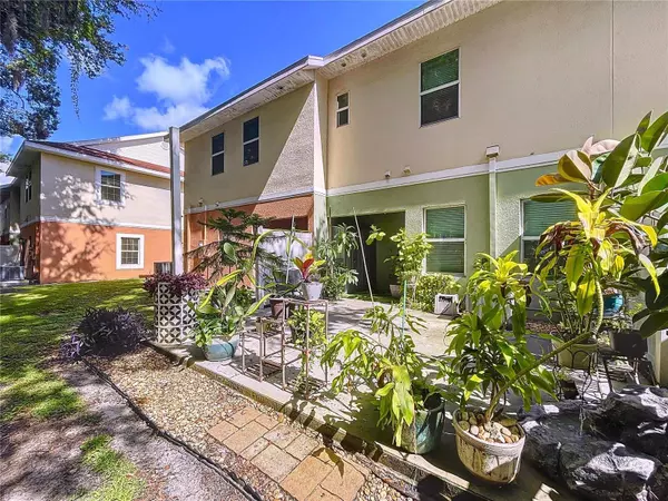 235 ALEXANDER WOODS DR, Plant City, FL 33563