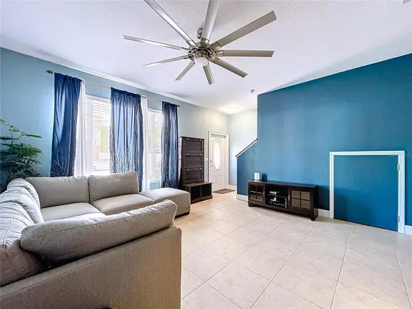 235 ALEXANDER WOODS DR, Plant City, FL 33563