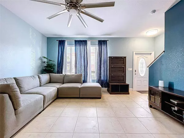 235 ALEXANDER WOODS DR, Plant City, FL 33563