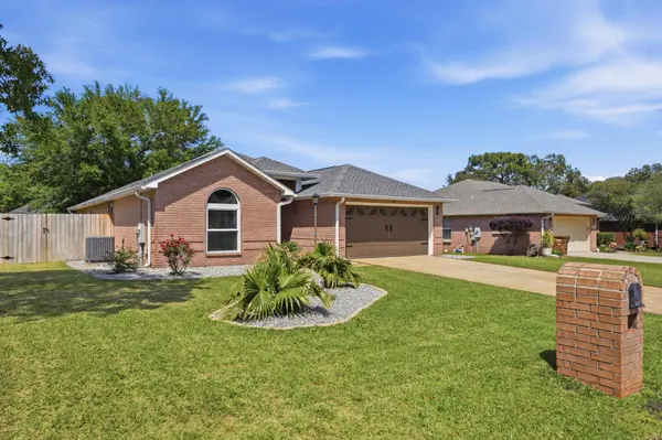 7983 Lola CIR, Navarre, FL 32566