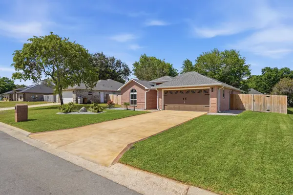 7983 Lola CIR, Navarre, FL 32566