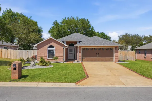 7983 Lola CIR, Navarre, FL 32566