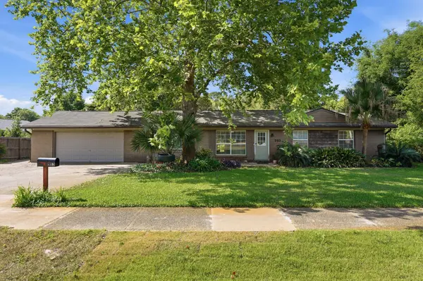 353 Fairpoint DR, Gulf Breeze, FL 32561